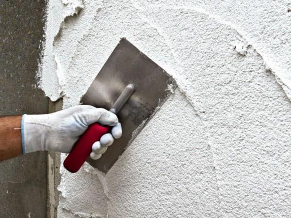 come passare l'intonaco su una parete faidatecasa