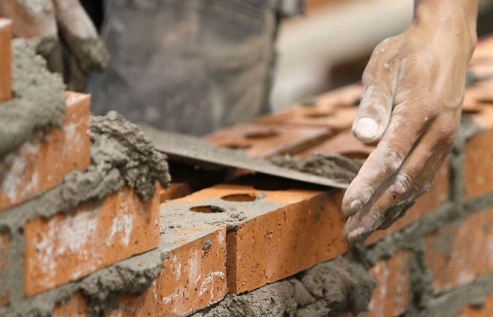 il modo corretto per costruire un muro di mattoni