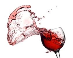 Come rimuovere le macchie di vino rosso fresche fai da te
